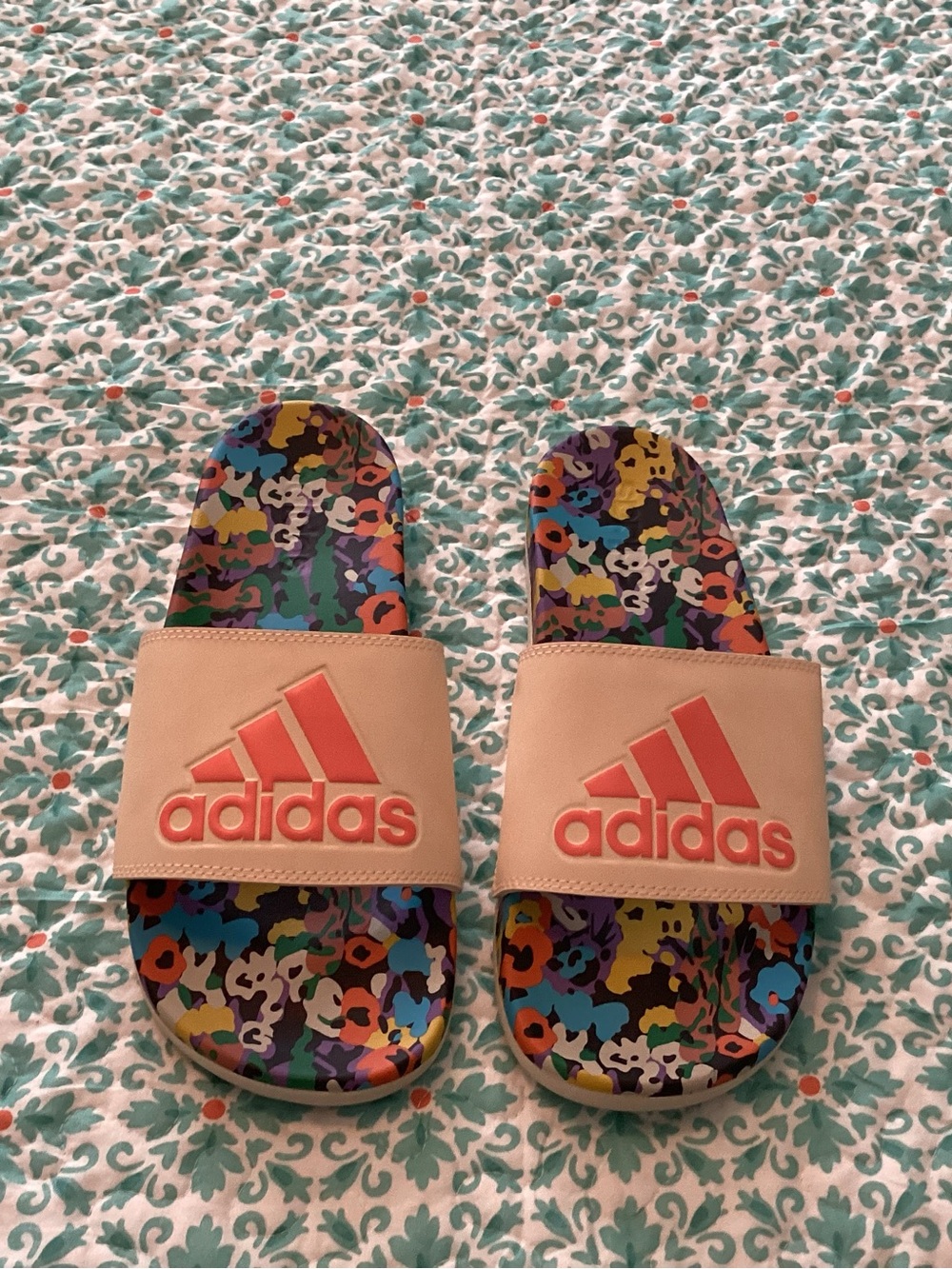Womens Adidas Adilette Comfort slides size 9 in retired print